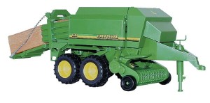 Prasa kostkująca John Deere 690 i 2 kostki słomy U02017
