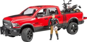 Ram 2500 z kierowcą i motorem Ducati U02502