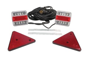 Zestaw lamp LED, tylnych na magnes z trójkatem odblaskowym 12m 12V LA65003