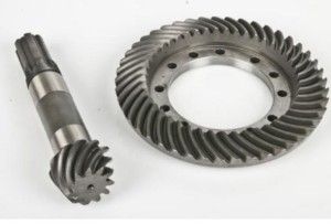 Wałek atakujący z kołem 11 x 45 zębów Massey Ferguson 3070, 3075, 3080 , 3427113M91